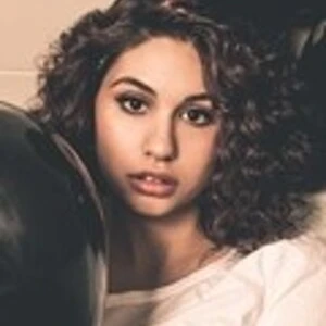 アレッシア・カーラ